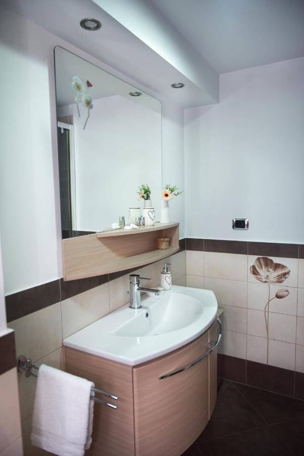 Modern Apartament Фегераш Екстер'єр фото